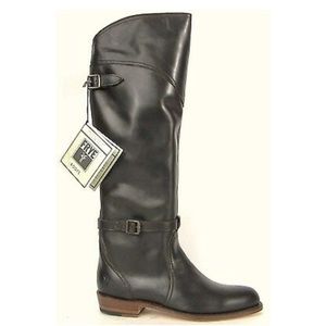 NWT, Size 7, FRYE, dark brown boot.